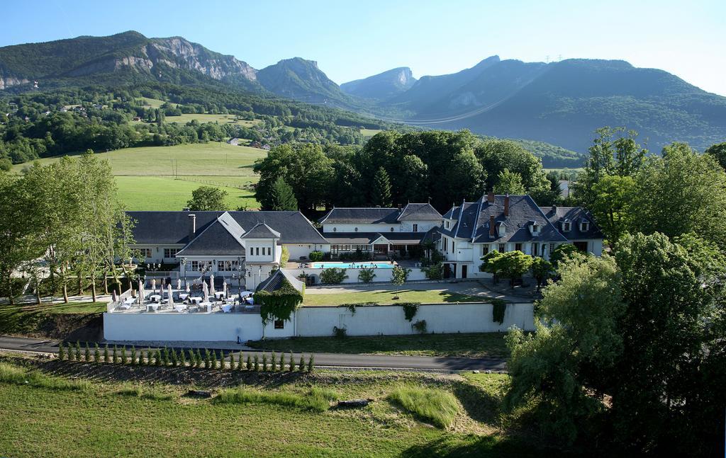 Les Saints Peres Hotel Montagnole Bagian luar foto