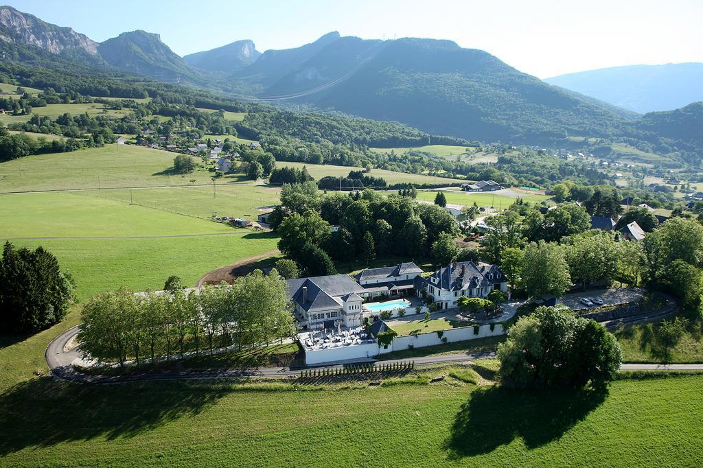 Les Saints Peres Hotel Montagnole Bagian luar foto