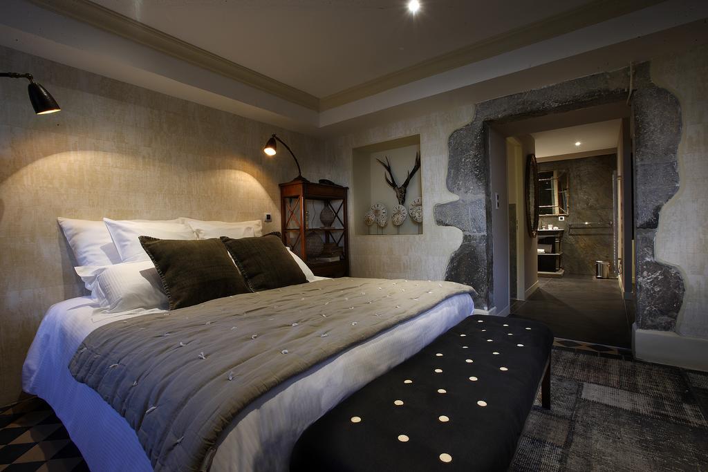 Les Saints Peres Hotel Montagnole Bagian luar foto