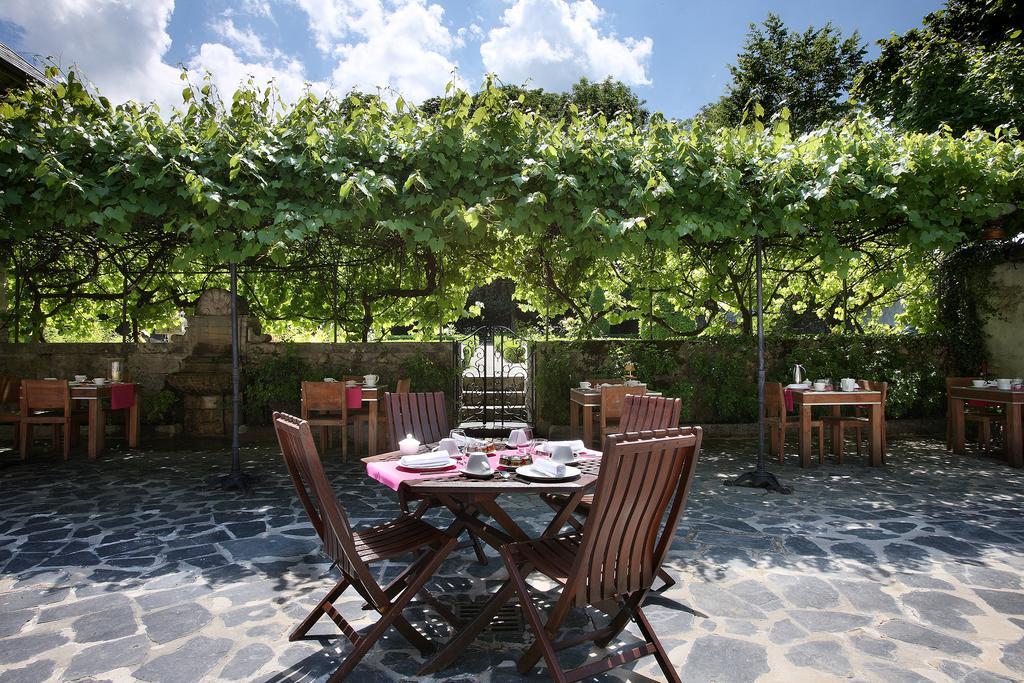 Les Saints Peres Hotel Montagnole Bagian luar foto