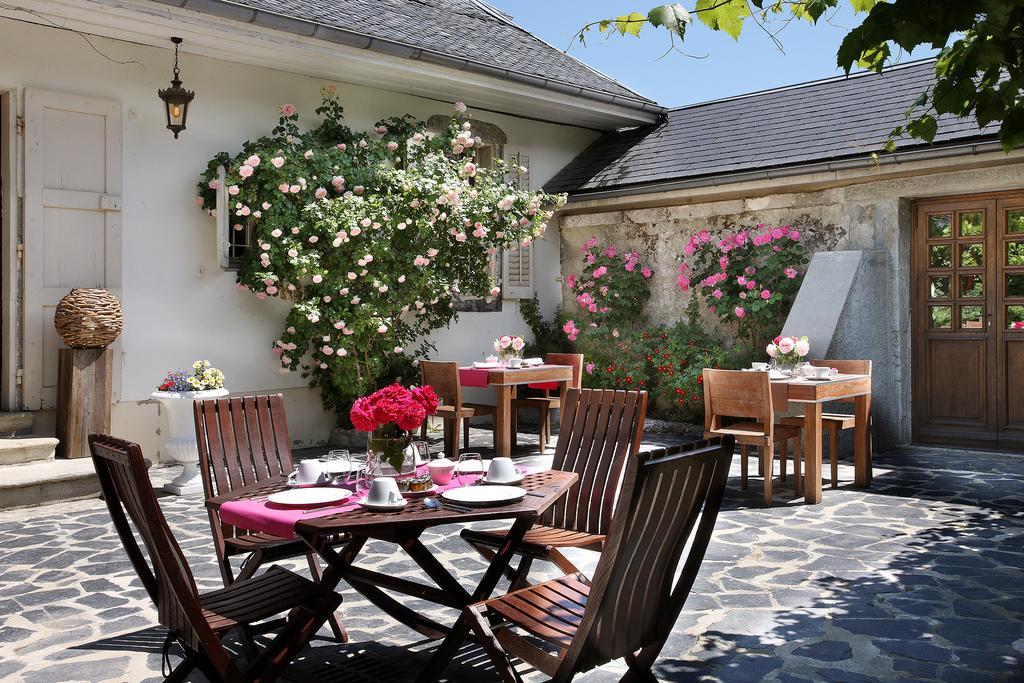Les Saints Peres Hotel Montagnole Bagian luar foto