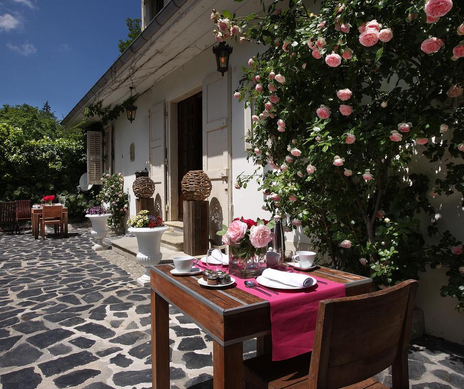 Les Saints Peres Hotel Montagnole Bagian luar foto