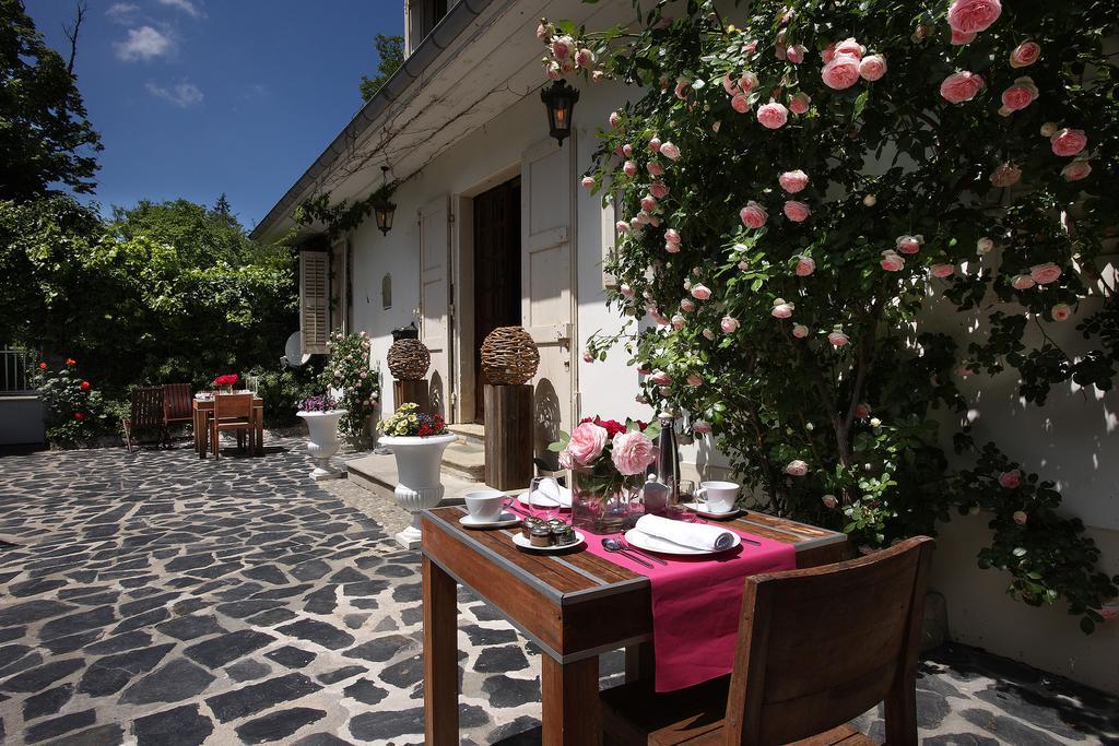 Les Saints Peres Hotel Montagnole Bagian luar foto