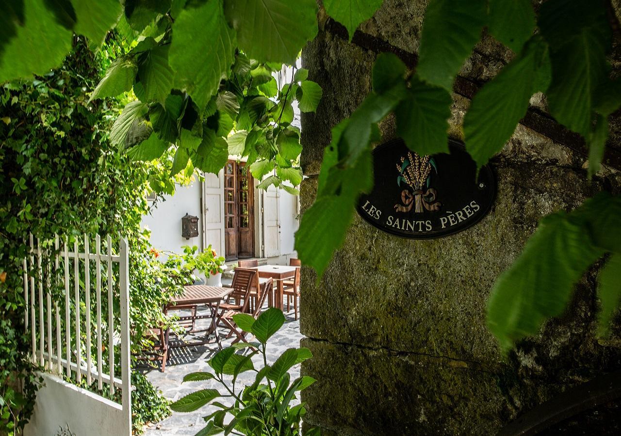 Les Saints Peres Hotel Montagnole Bagian luar foto
