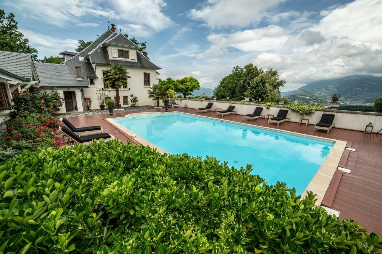Les Saints Peres Hotel Montagnole Bagian luar foto